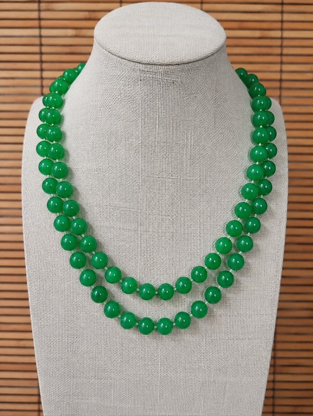 Kelly Green Hong Kong Plastic Bead Necklace Light Weight Vintage Jade Color